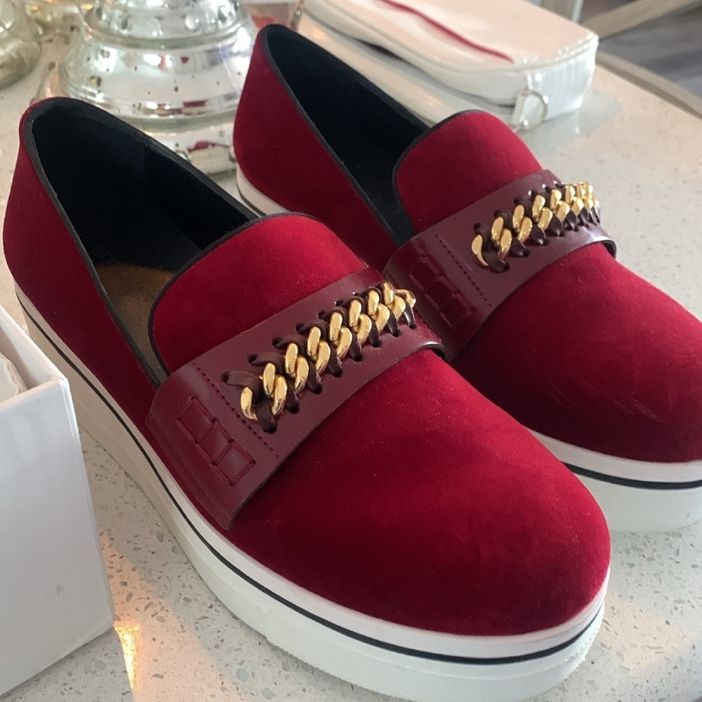 Stella Mc Cartney velvet raspberry' red velvet wedge with gold chain size 39 - Picture 4 of 16